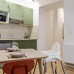 Renove Et Tranquille, A Pied Ou En Tram *