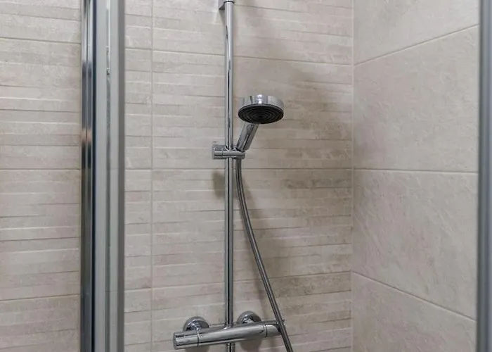 Apartment Renove Et Tranquille, A Pied Ou En Tram *