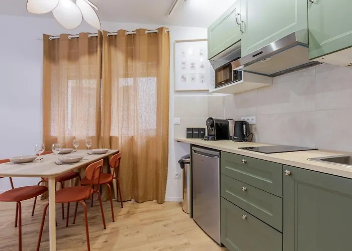 Apartment Renove Et Tranquille, A Pied Ou En Tram *